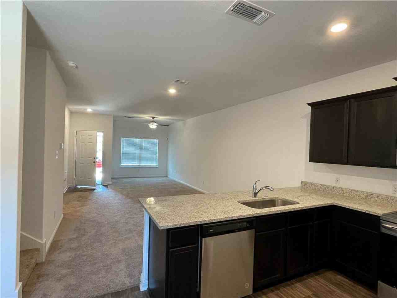 112 Dupont Pass - Photo 7 of 20