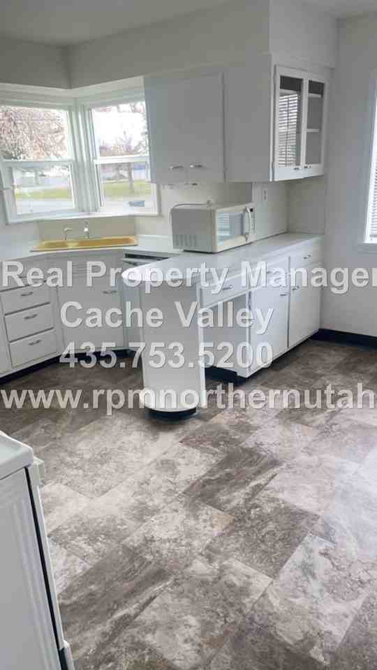 76 76 W 400 S - 76 W 400 S - Photo 2 of 10