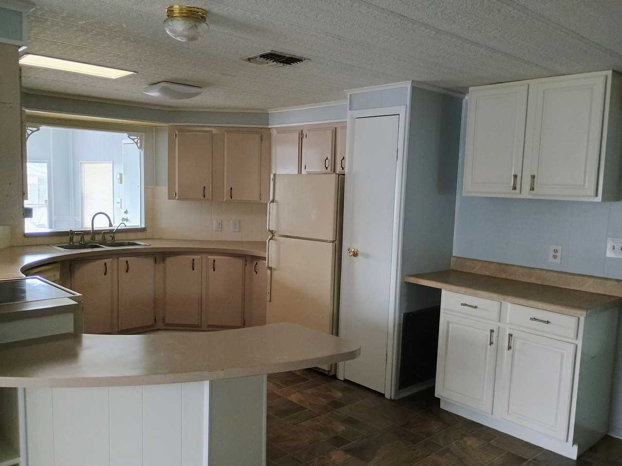 8050 Montrose Ave - Photo 5 of 21