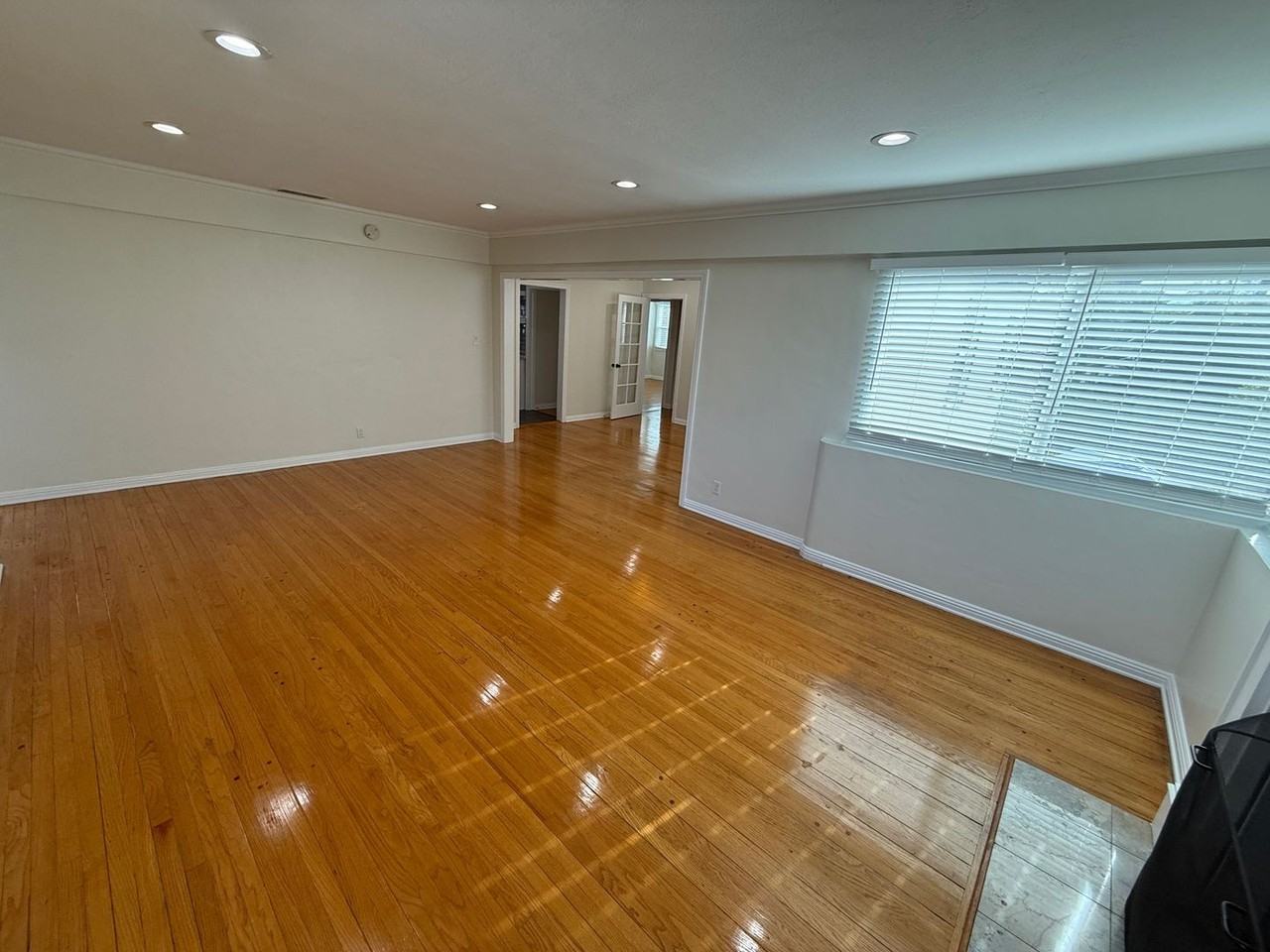 11924 Magnolia Blvd - Photo 6 of 21