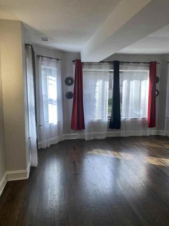 7525 S Phillips Ave - Photo 2 of 15