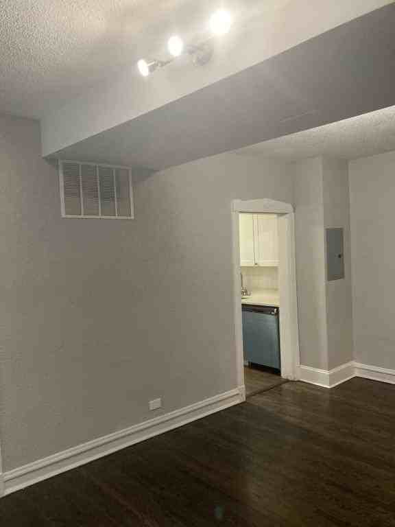 7525 S Phillips Ave - Photo 7 of 15