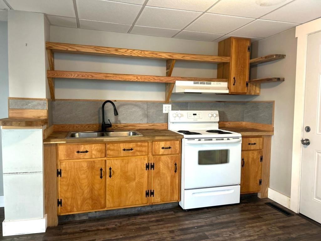 636 Lisbon St - Photo 2 of 17