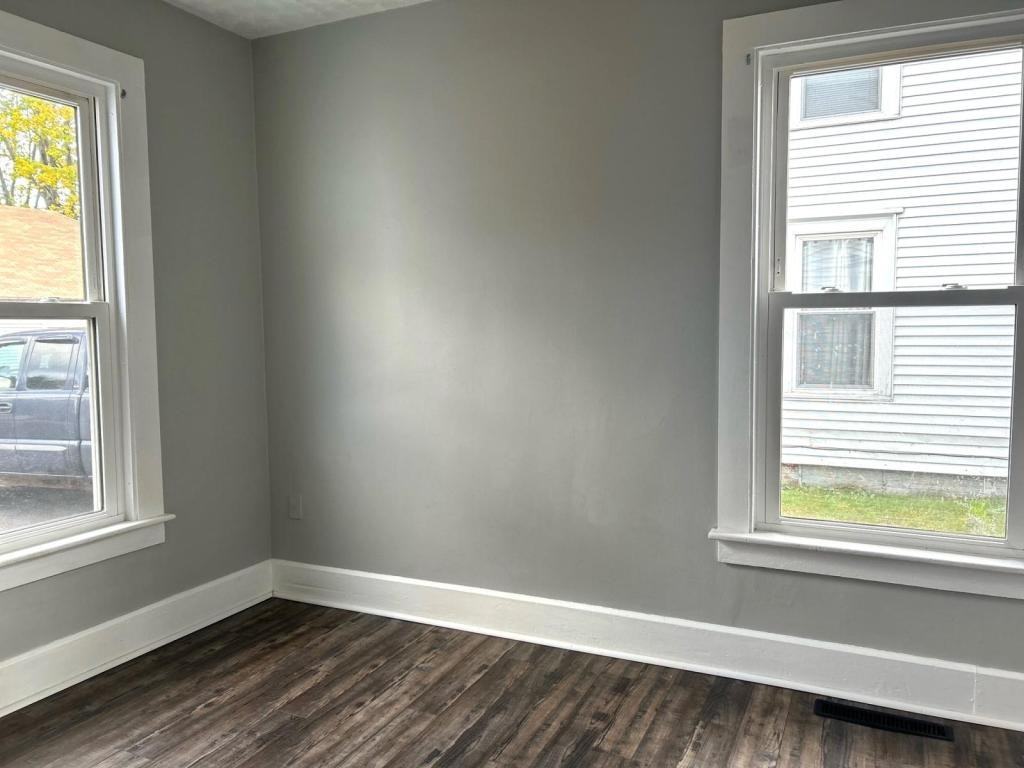 636 Lisbon St - Photo 4 of 17