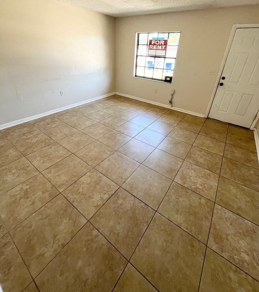 521 Oregon Ave - Photo 2 of 10