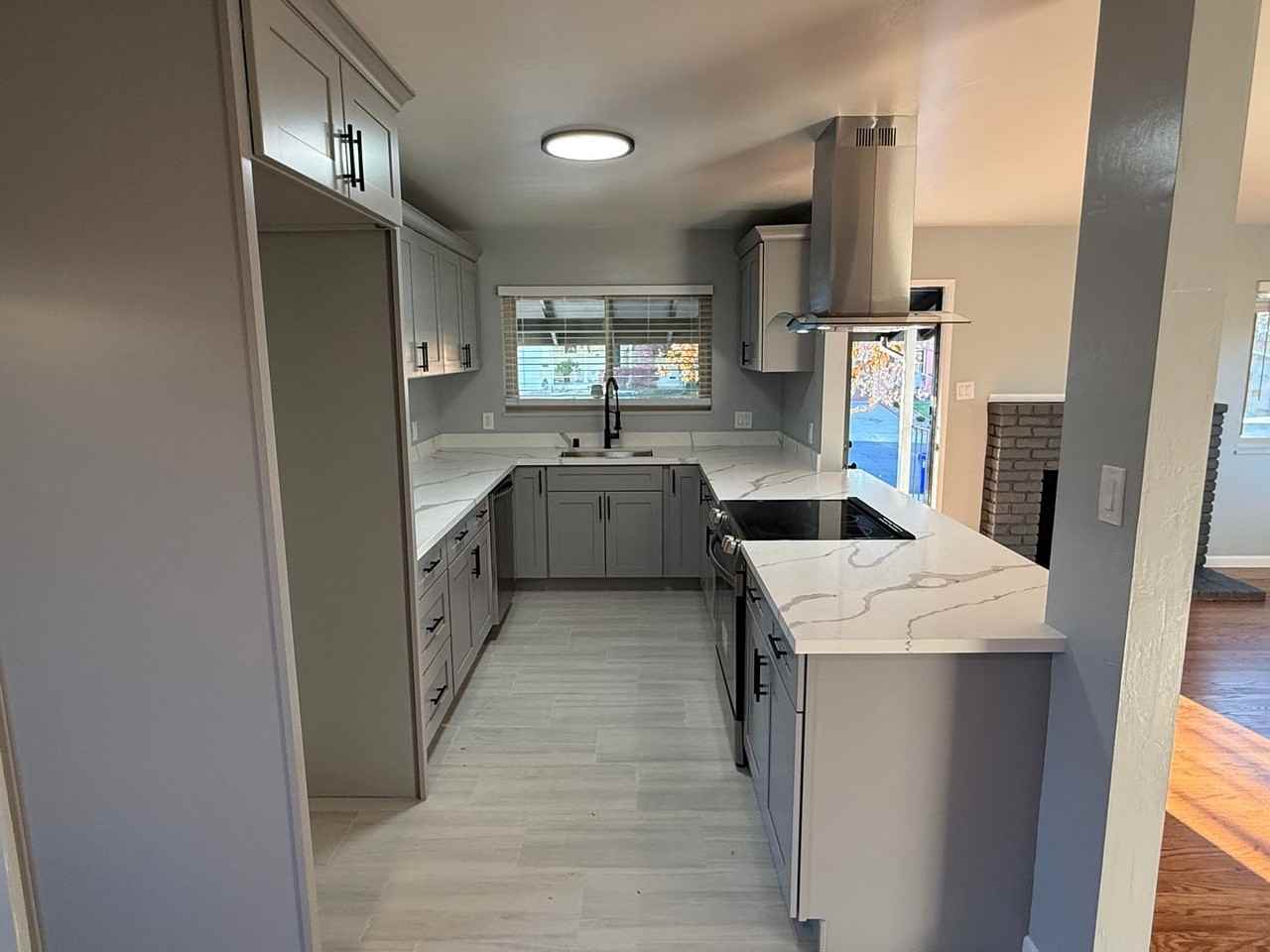 2615 Henry Ave - Photo 3 of 25