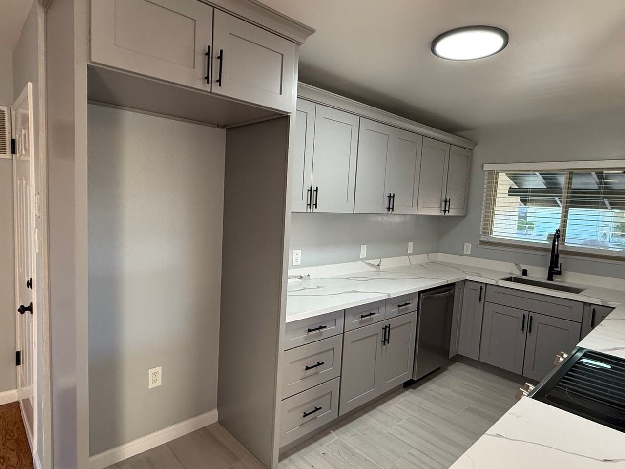 2615 Henry Ave - Photo 4 of 25