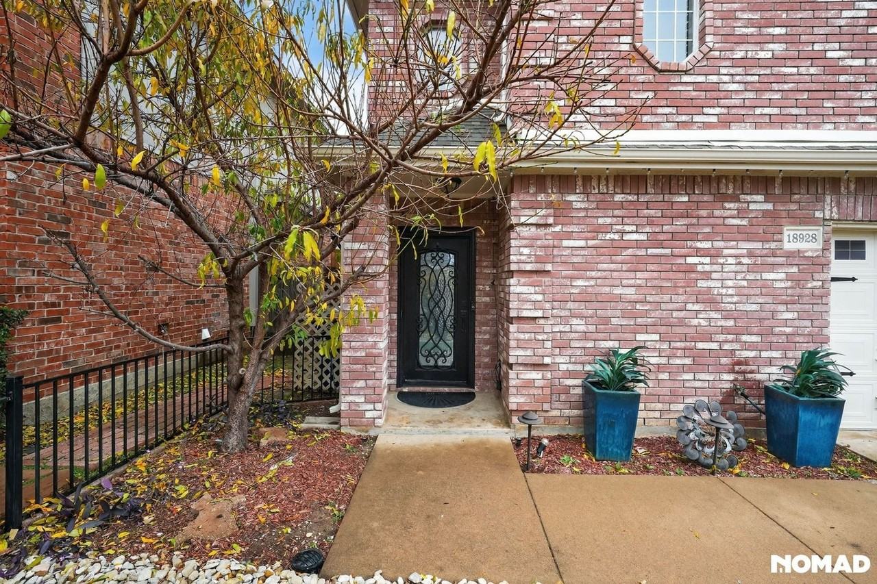 18928 Ravenglen Ct - Photo 2 of 32