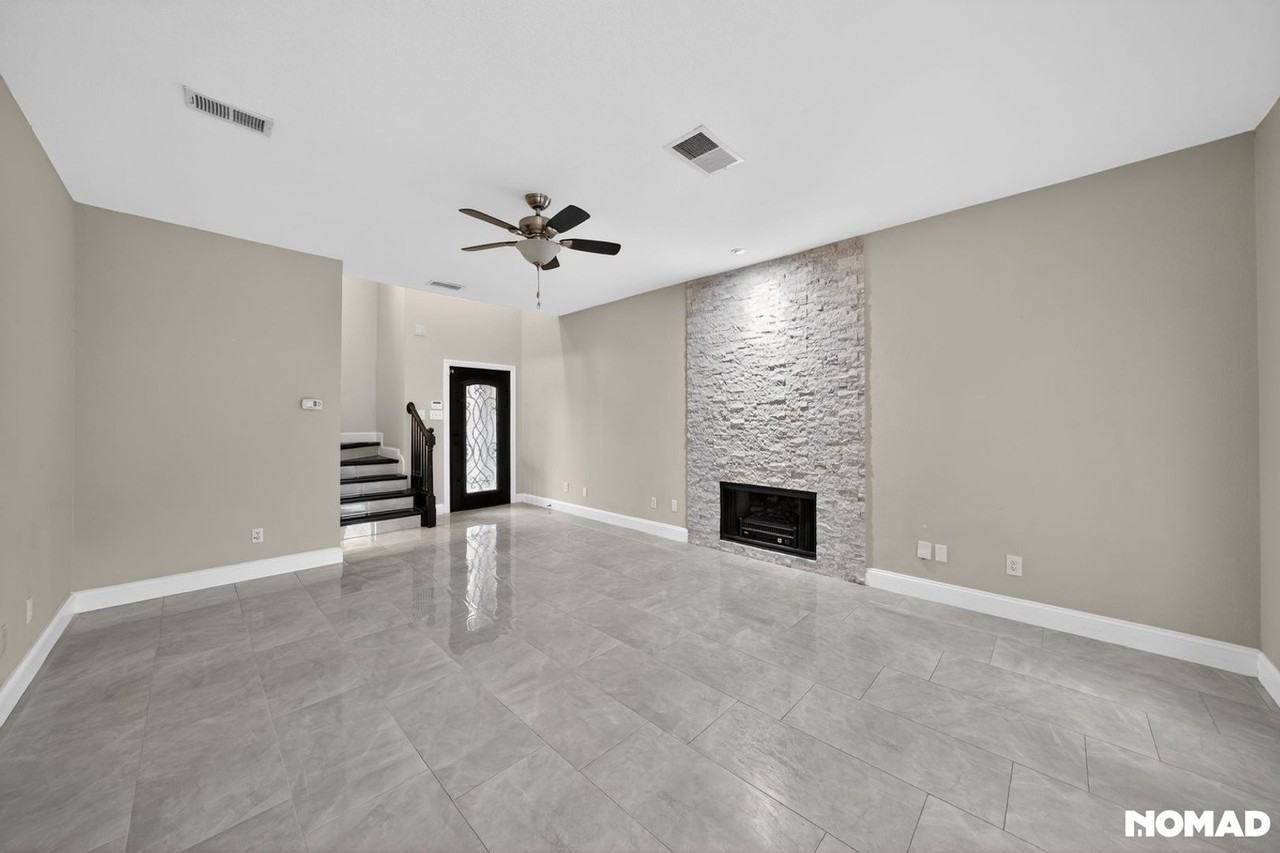 18928 Ravenglen Ct - Photo 3 of 32