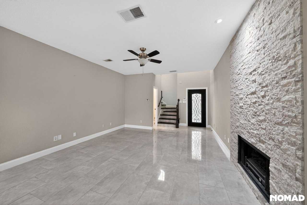 18928 Ravenglen Ct - Photo 4 of 32