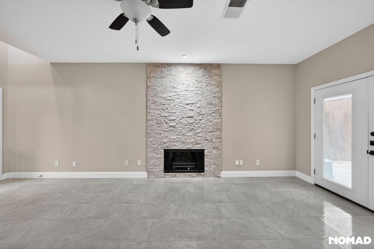 18928 Ravenglen Ct - Photo 5 of 32