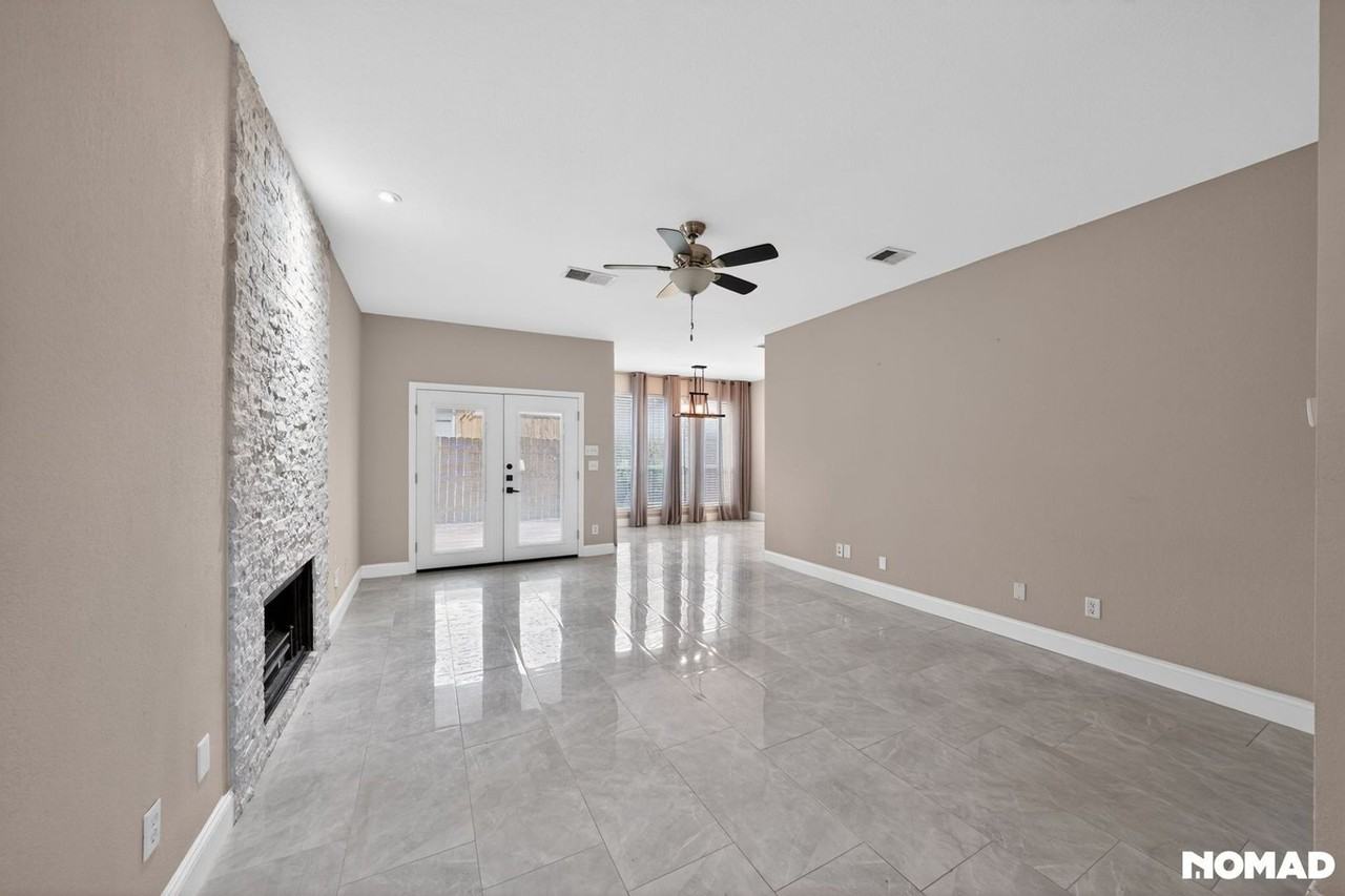 18928 Ravenglen Ct - Photo 6 of 32