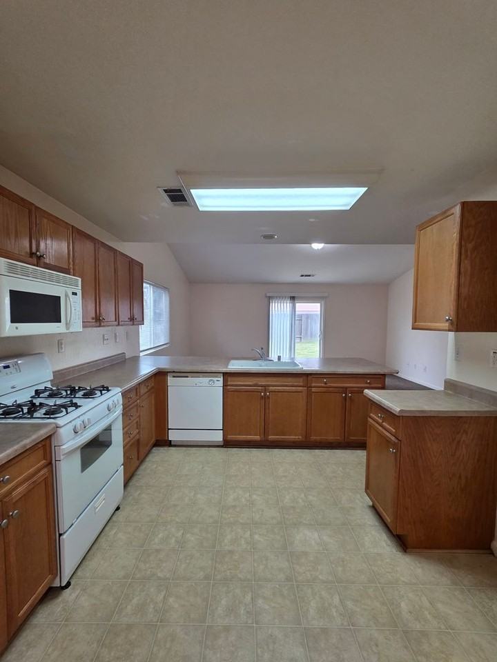 11805 Holabird Ave - Photo 2 of 15