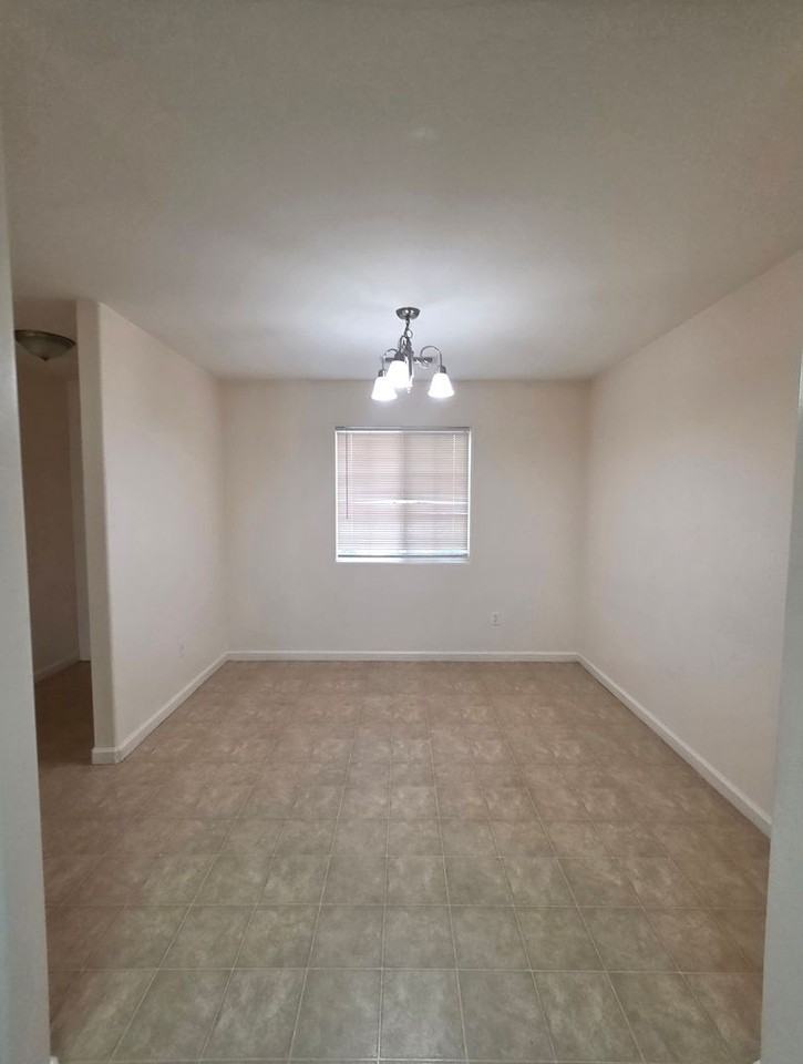 11805 Holabird Ave - Photo 4 of 15