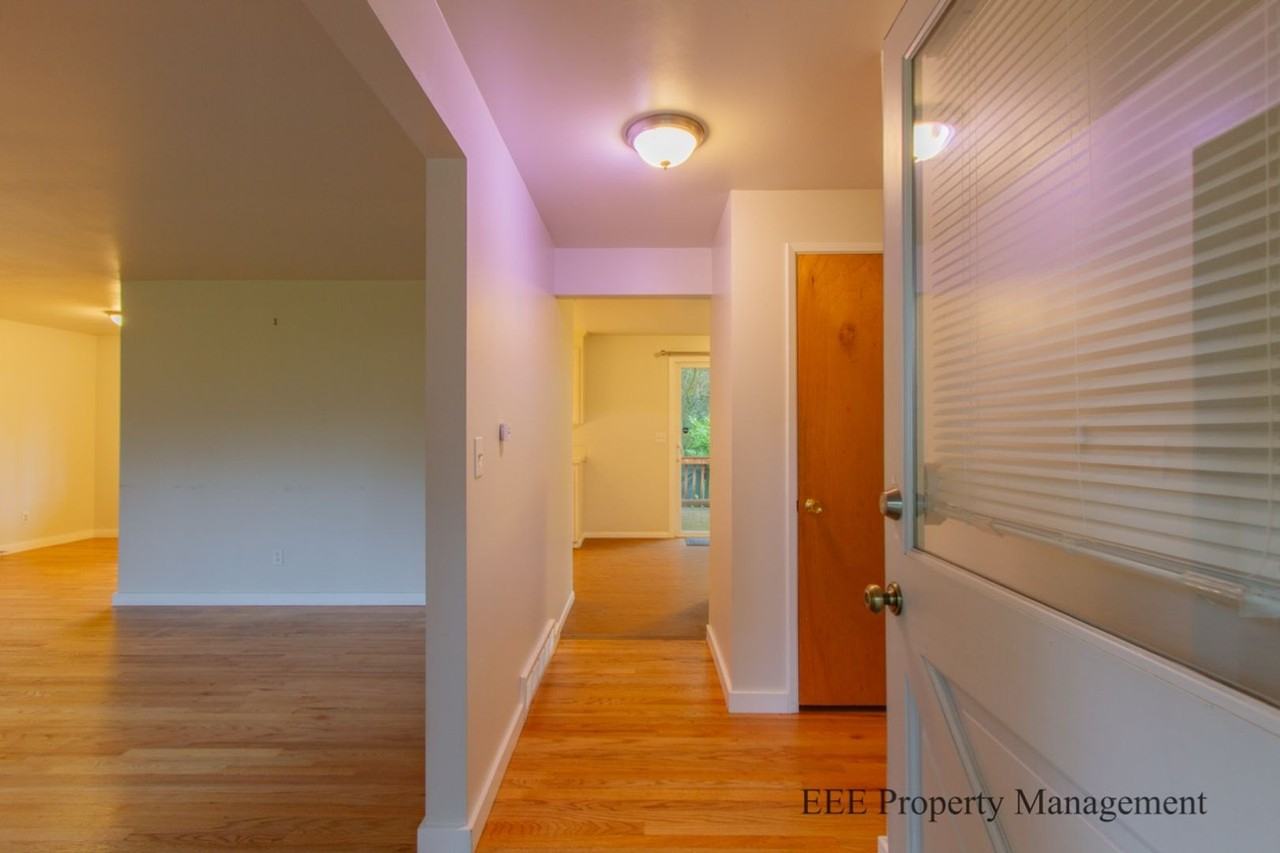 15114 Se 18th St - Photo 4 of 21