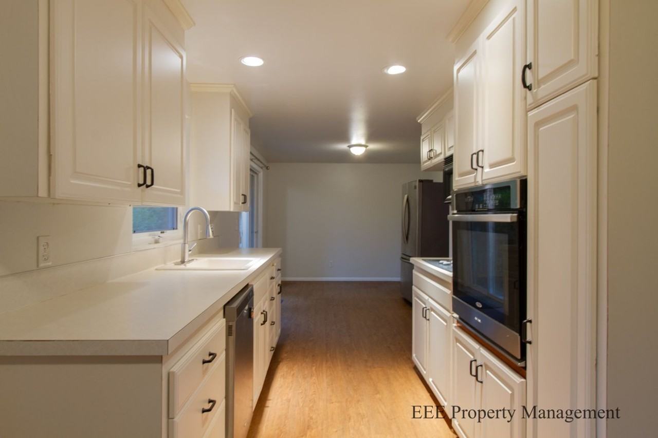 15114 Se 18th St - Photo 6 of 21