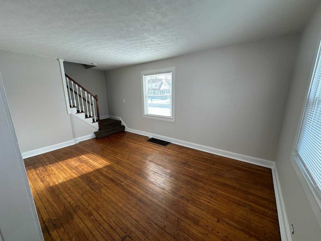 339 Kansas Ave - Photo 5 of 6