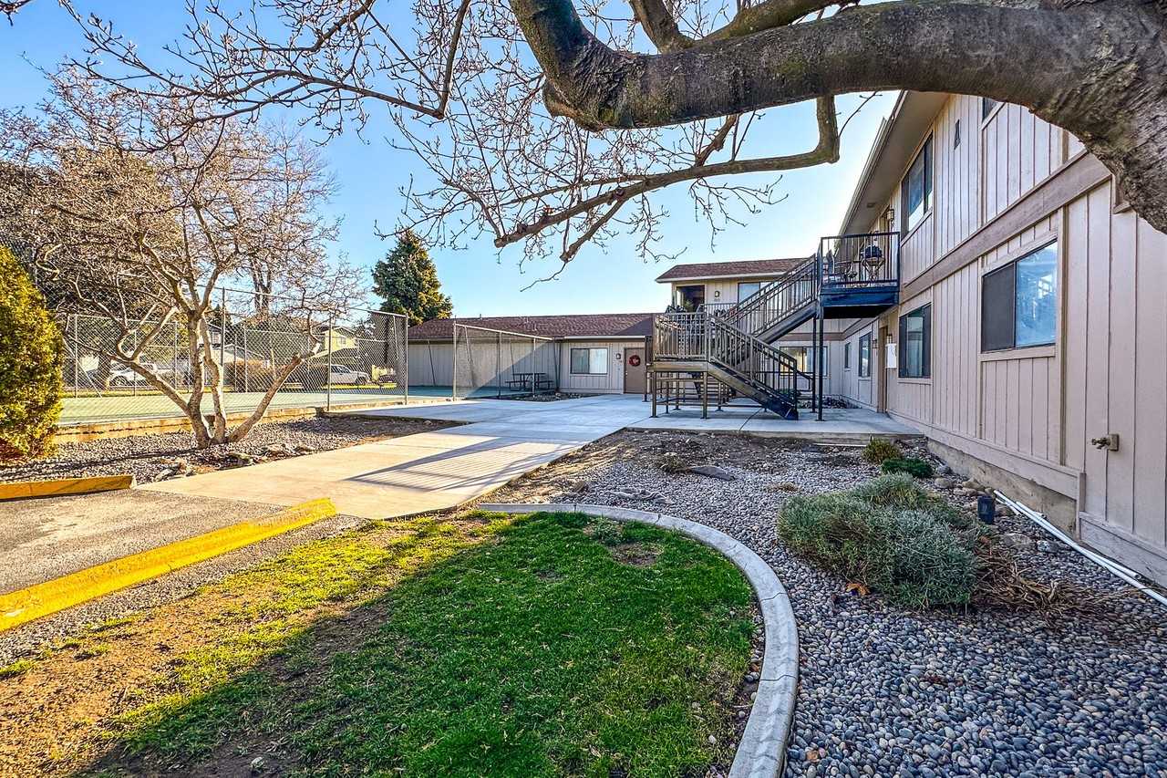 Avalon Court Apartments - Photo 2 of 6