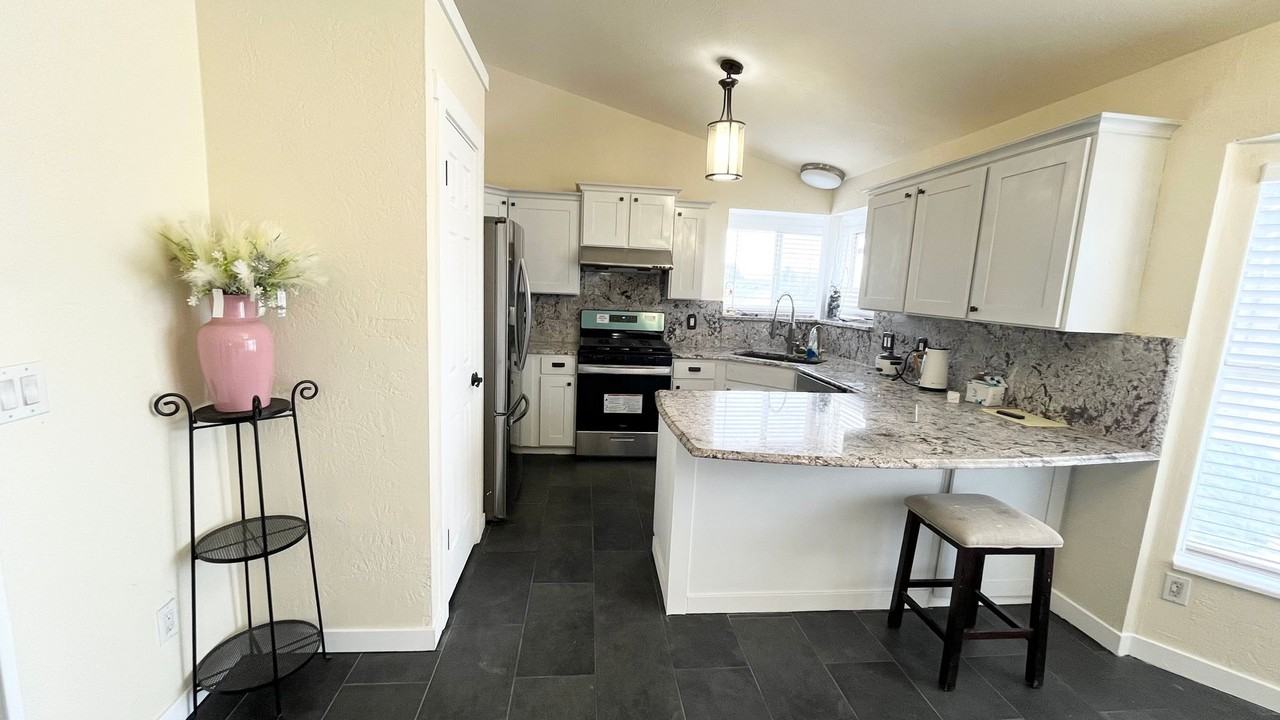 3845 S 6300 W - Photo 3 of 23