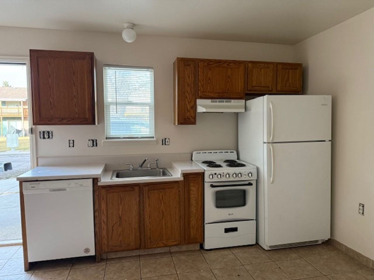 5417 Imperial Ct - Photo 4 of 9