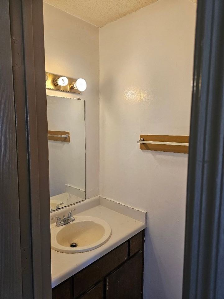 2716 Blossom Dr - Photo 6 of 15