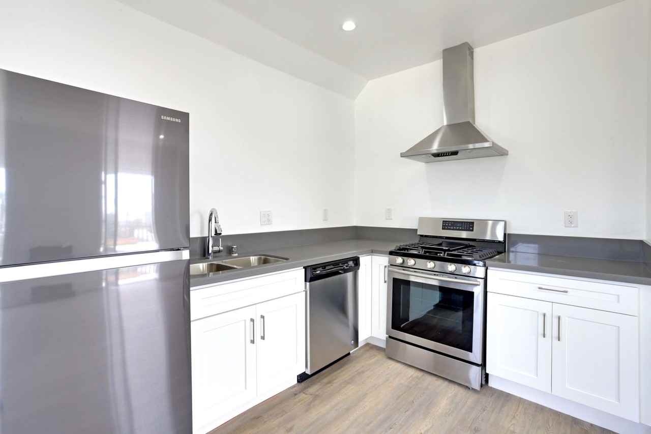 722 S Manhattan Place - Photo 4 of 12