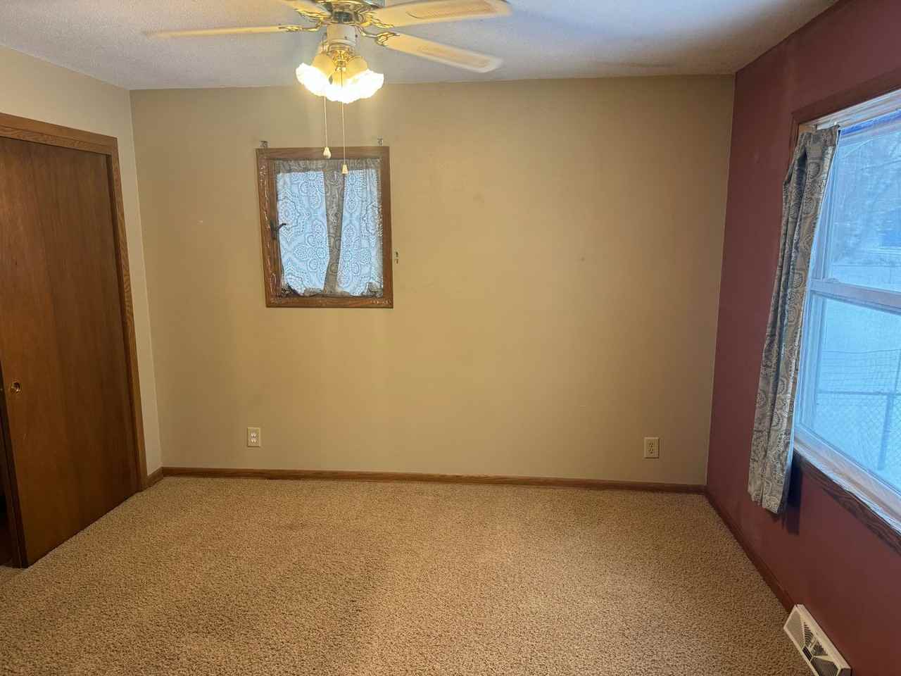 522 79th Ave Ne - Photo 5 of 12