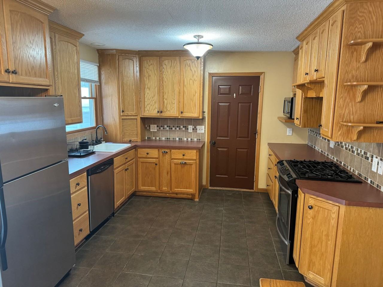 522 79th Ave Ne - Photo 6 of 12