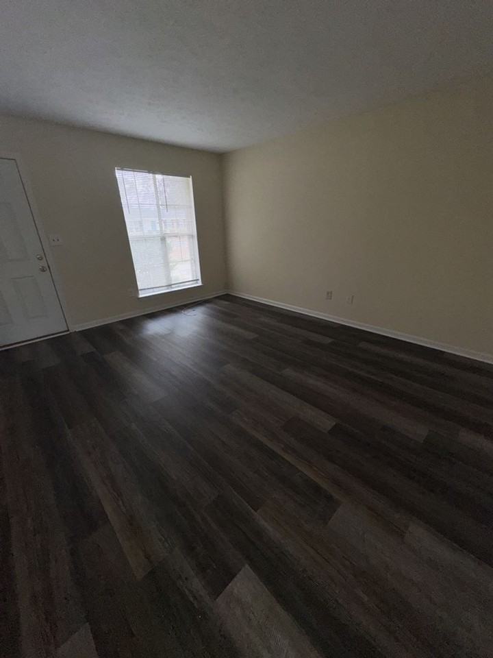 1127 Harness Dr - Photo 2 of 13