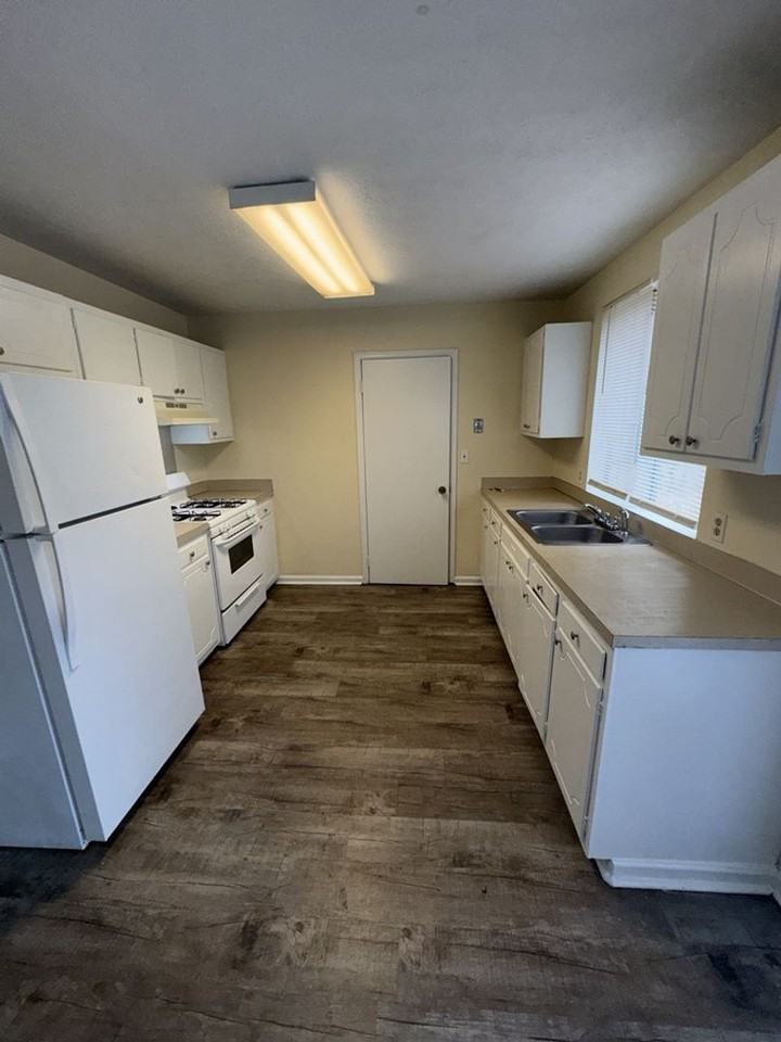 1127 Harness Dr - Photo 5 of 13