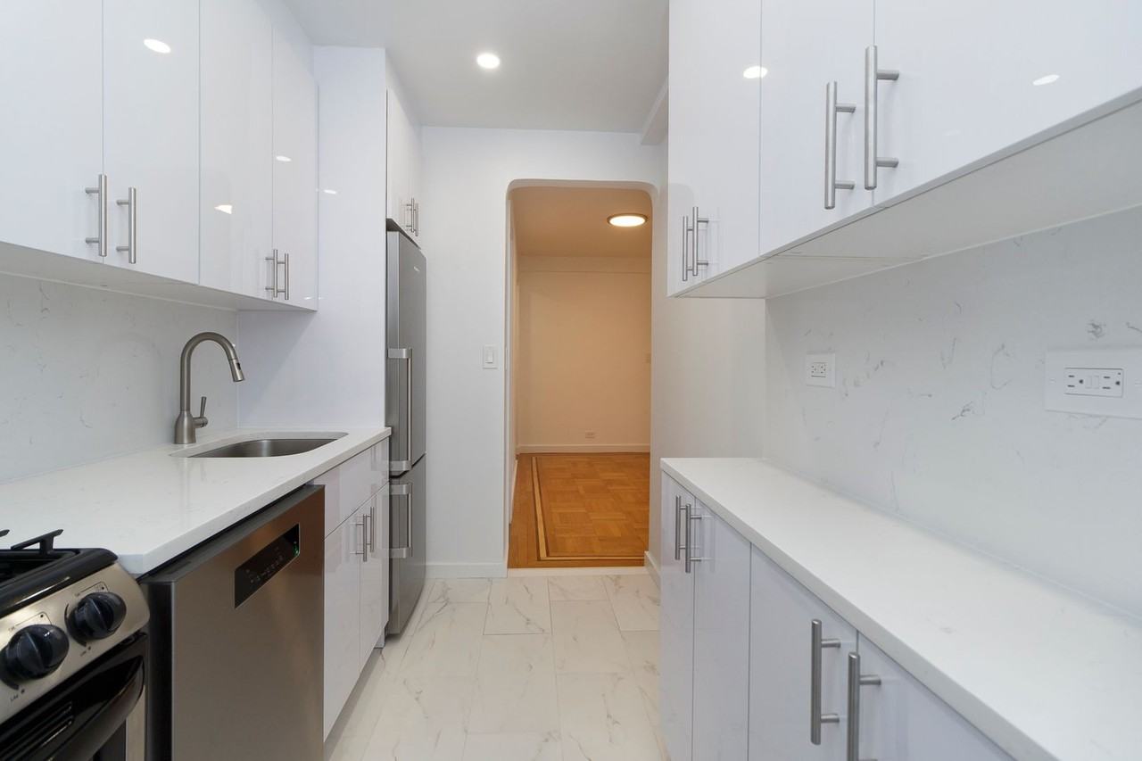 50 E 78th St - Photo 2 of 16