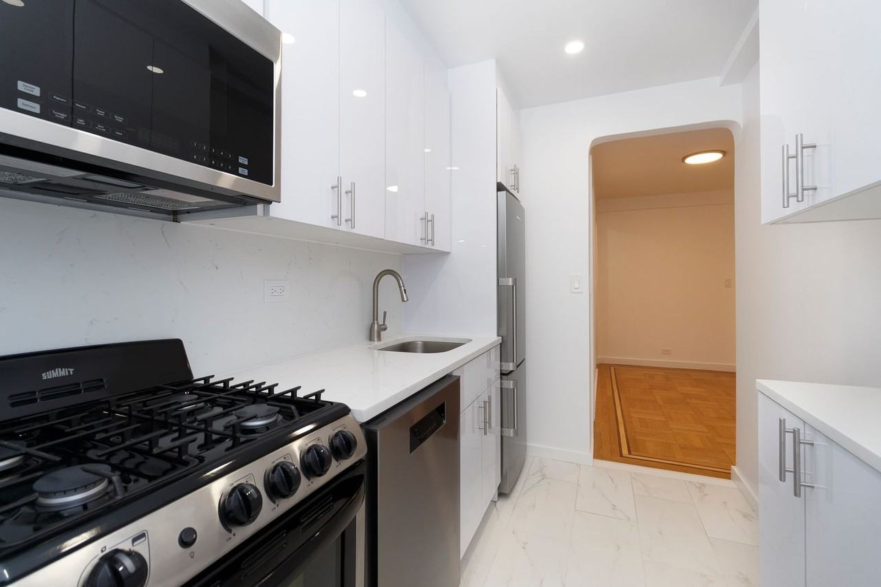 50 E 78th St - Photo 3 of 16