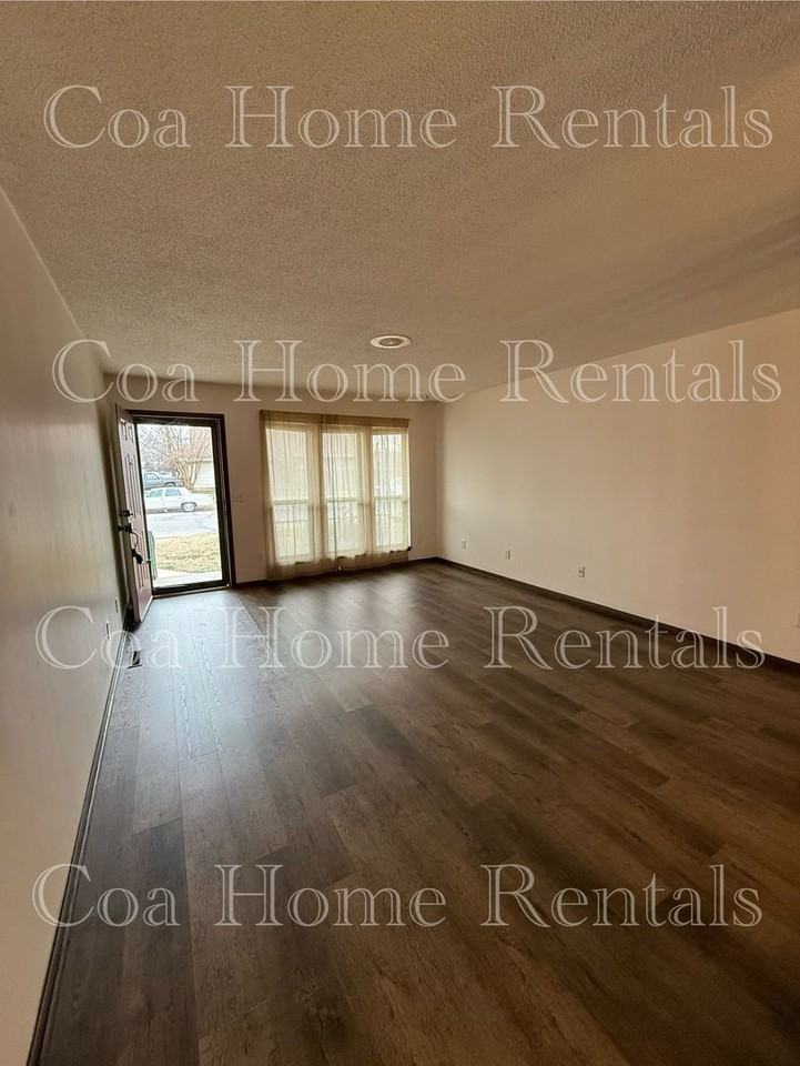 8320 E Cherry Creek Dr - Photo 3 of 20