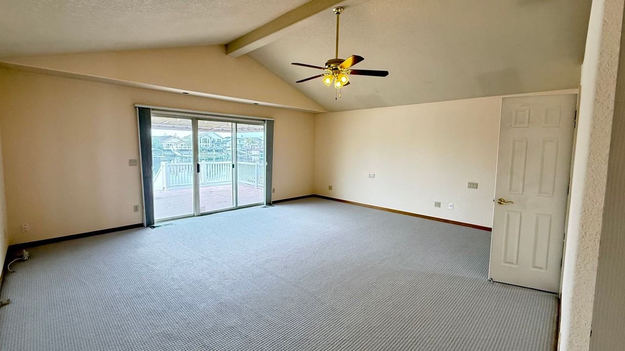 1933 Seal Way - Photo 5 of 19