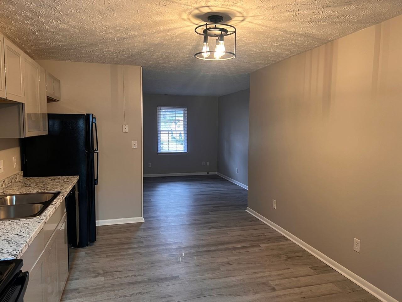 817 Odom Dr - Photo 3 of 11