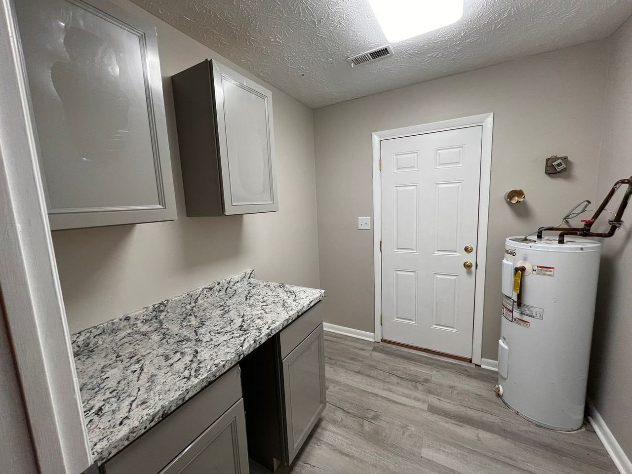 817 Odom Dr - Photo 5 of 11