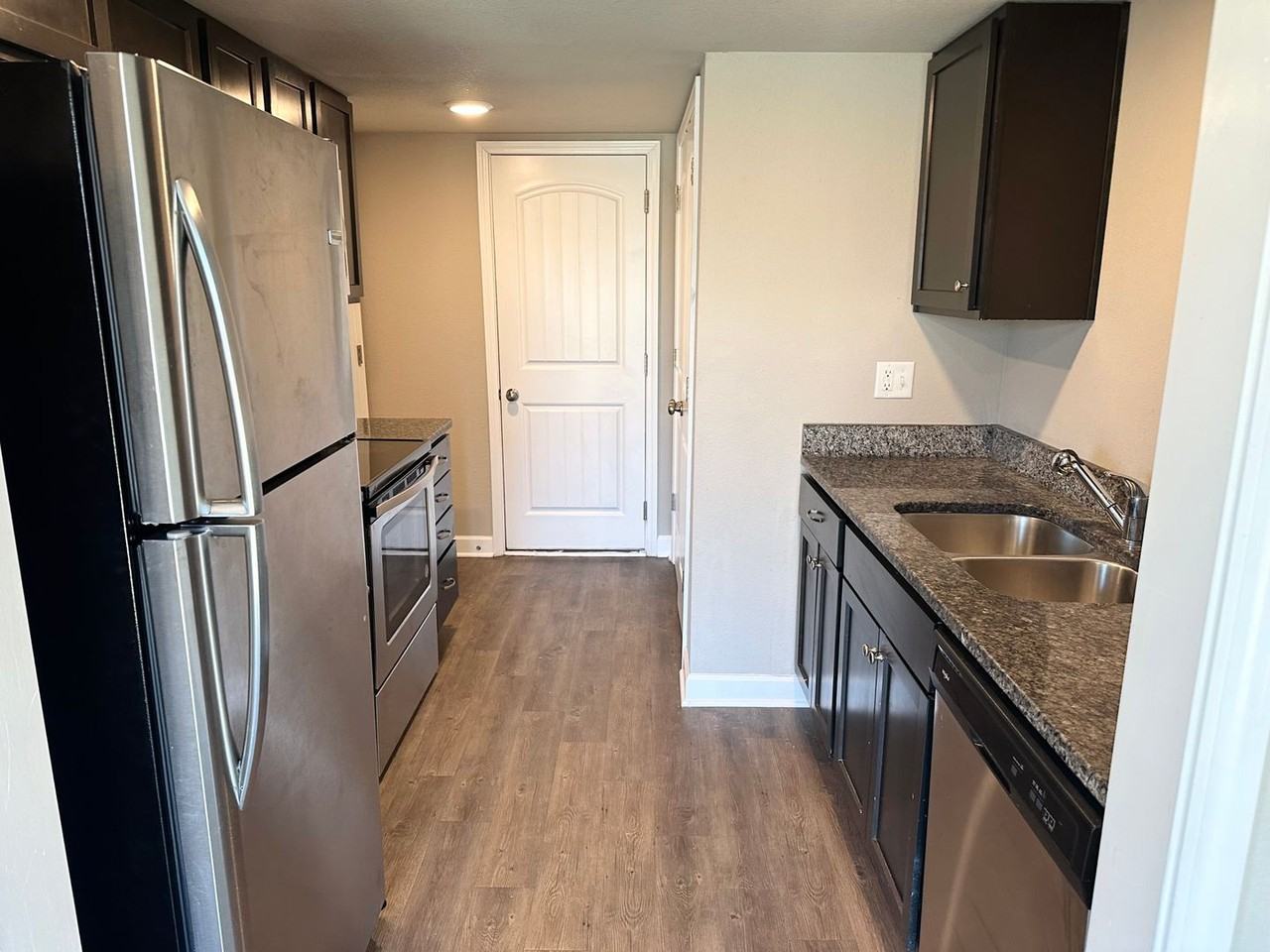 1422 Ne Mary Ct - Photo 4 of 16