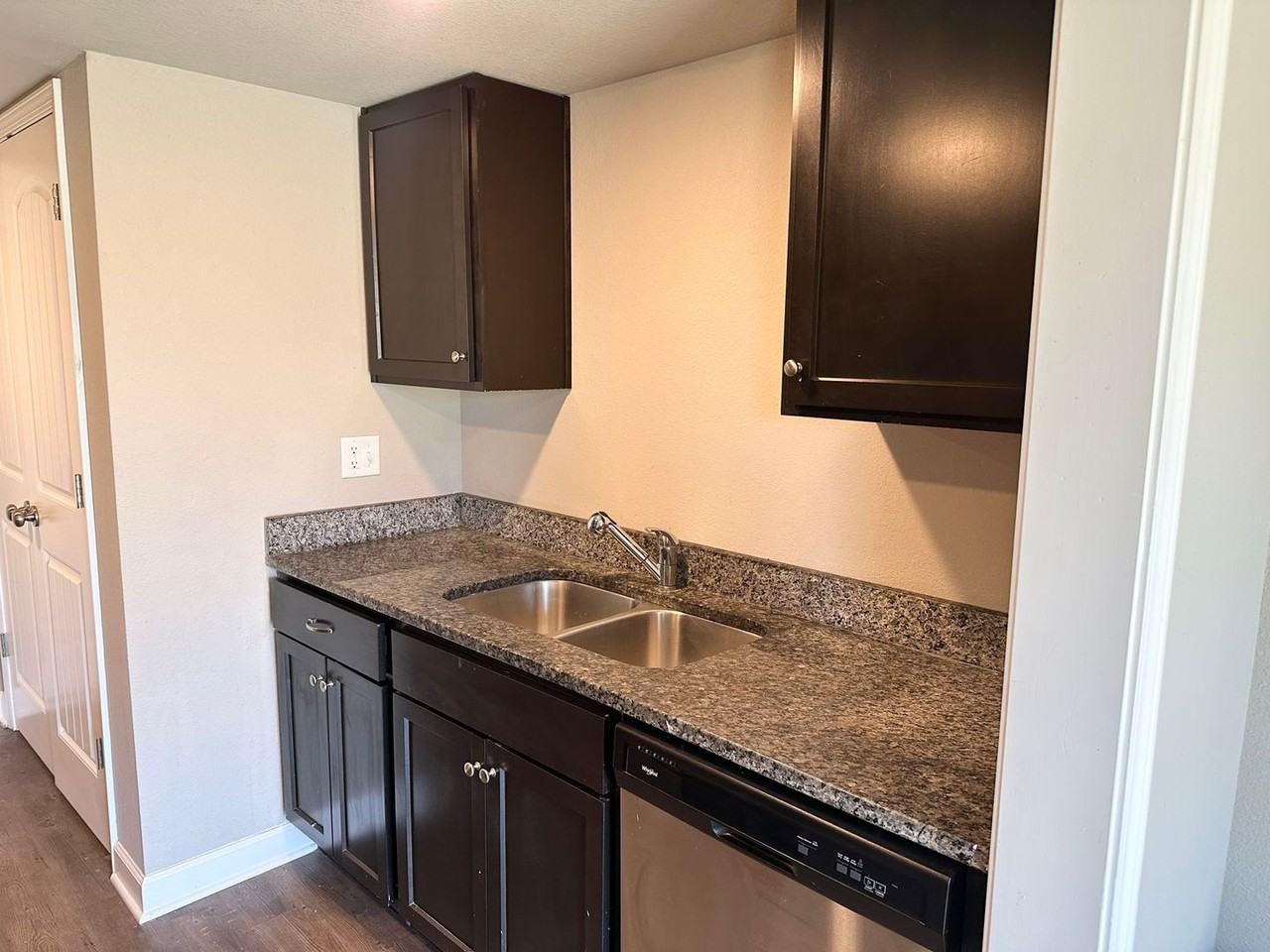 1422 Ne Mary Ct - Photo 6 of 16