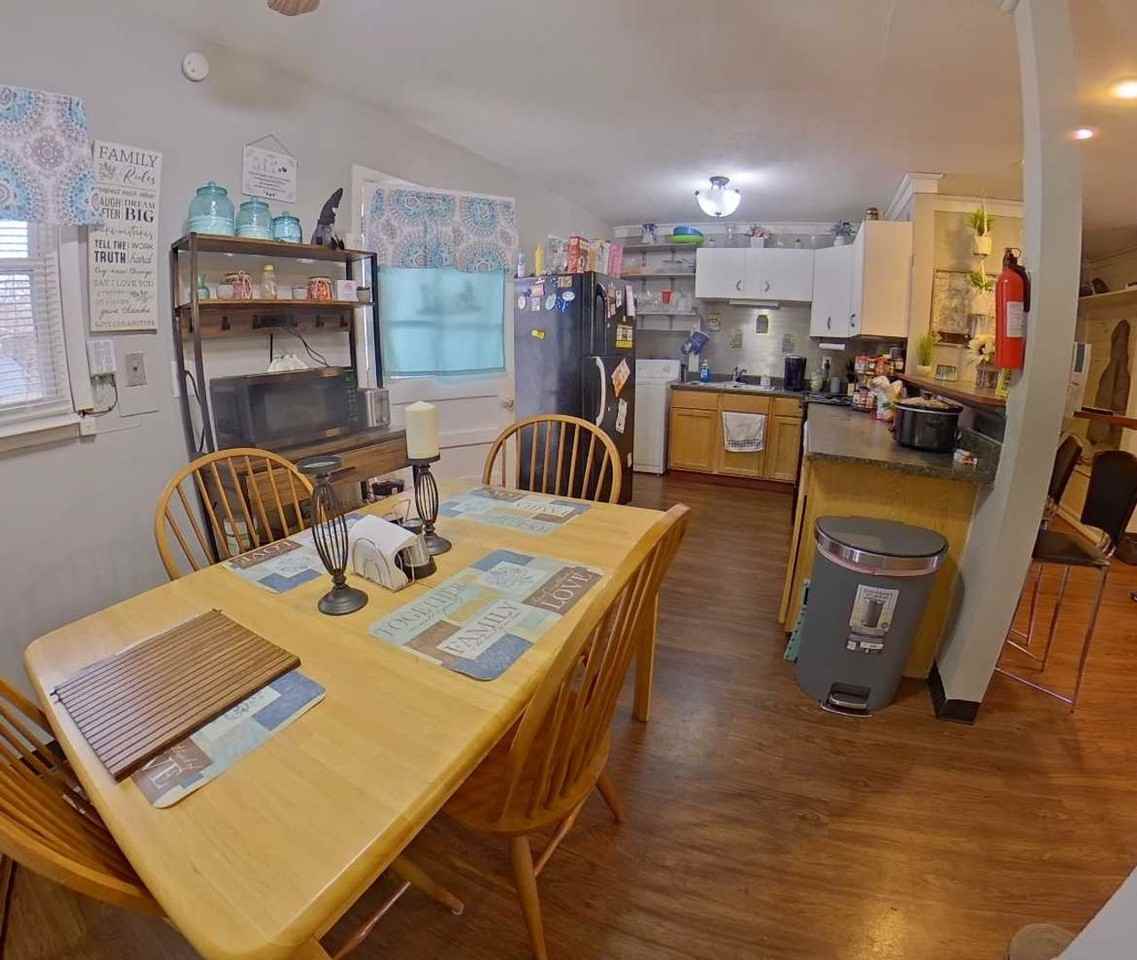 1408 Hartford Rd - Photo 2 of 9