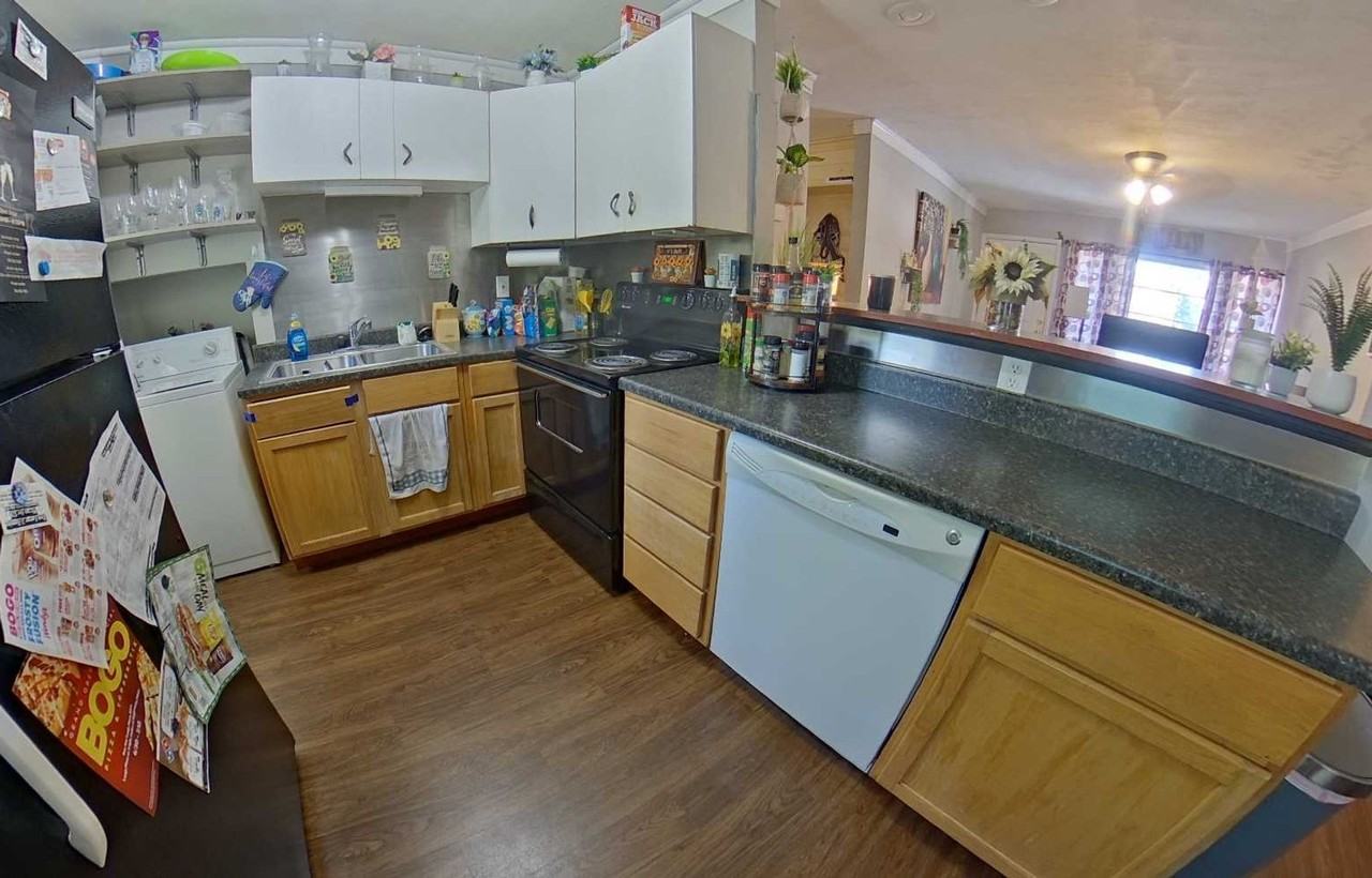 1408 Hartford Rd - Photo 3 of 9