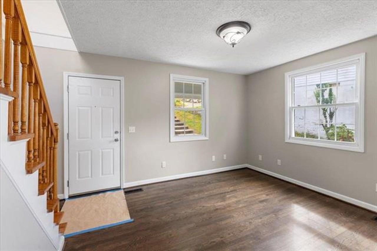 120 Monroe St - Photo 4 of 25