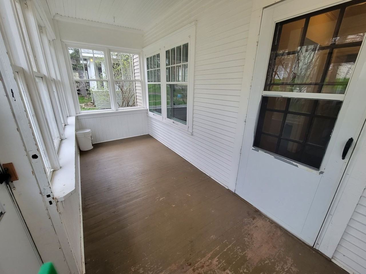 1112 E 6th St - Photo 4 of 21