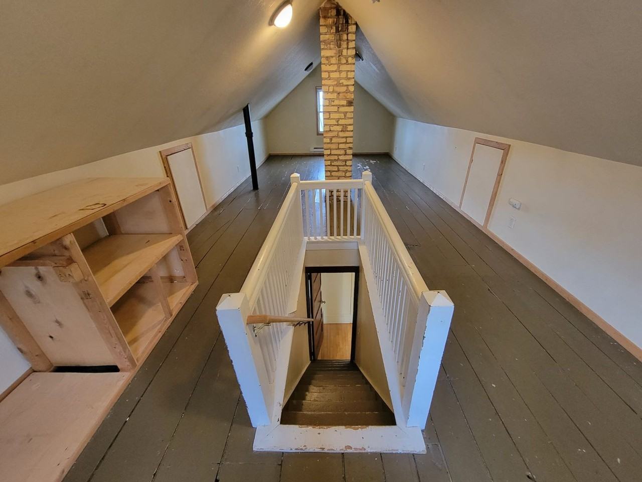 1112 E 6th St - Photo 6 of 21