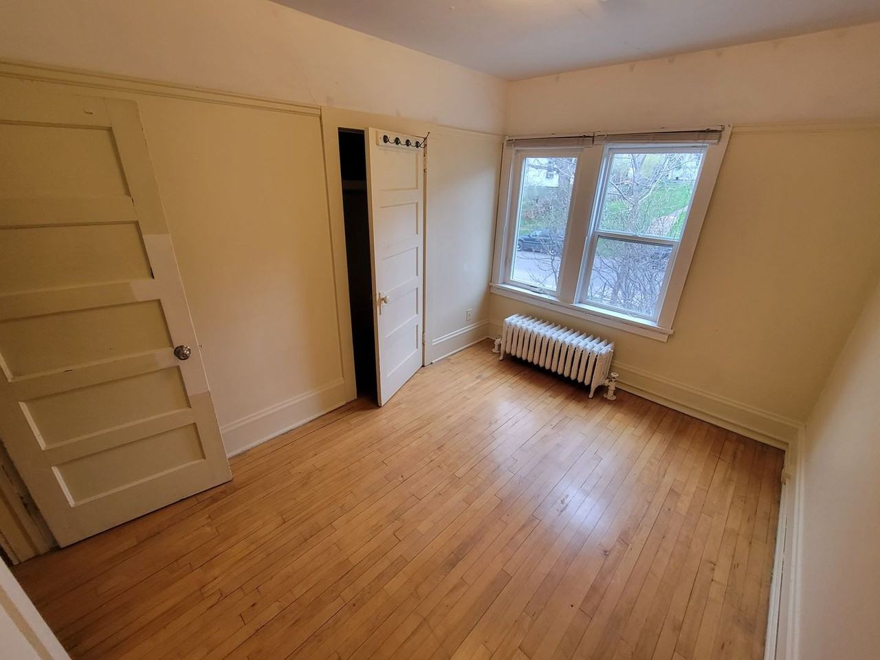 1112 E 6th St - Photo 7 of 21