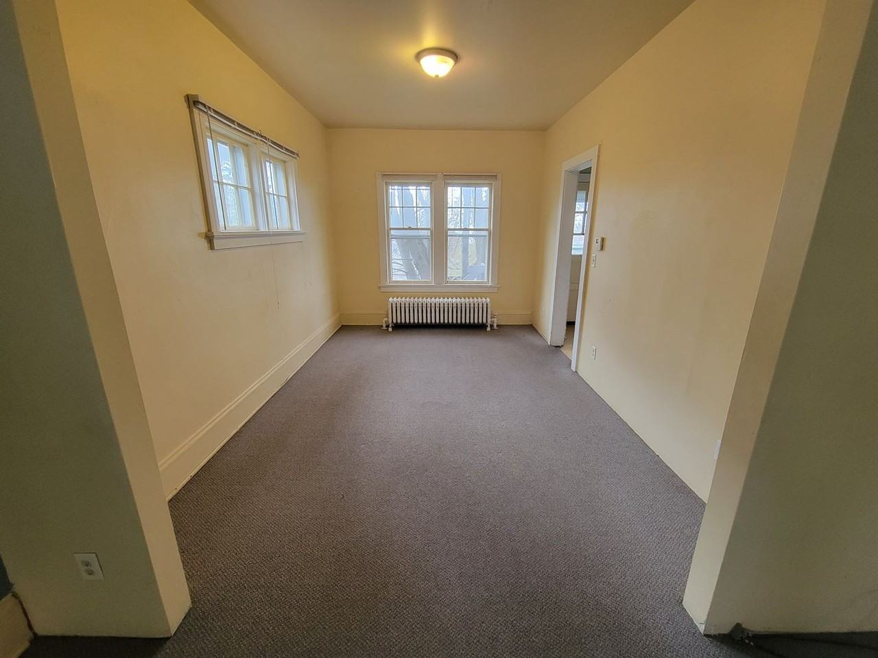 1112 E 6th St - Photo 4 of 22