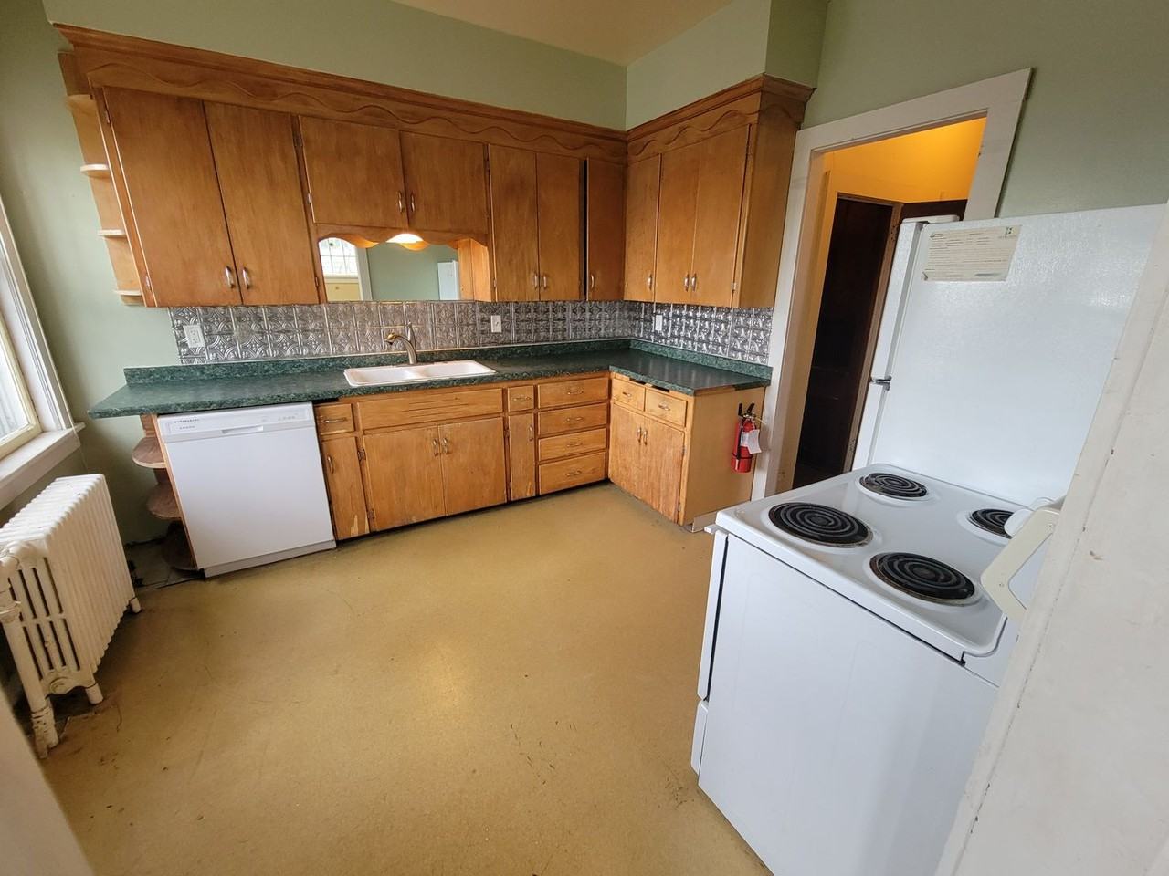 1112 E 6th St - Photo 5 of 22