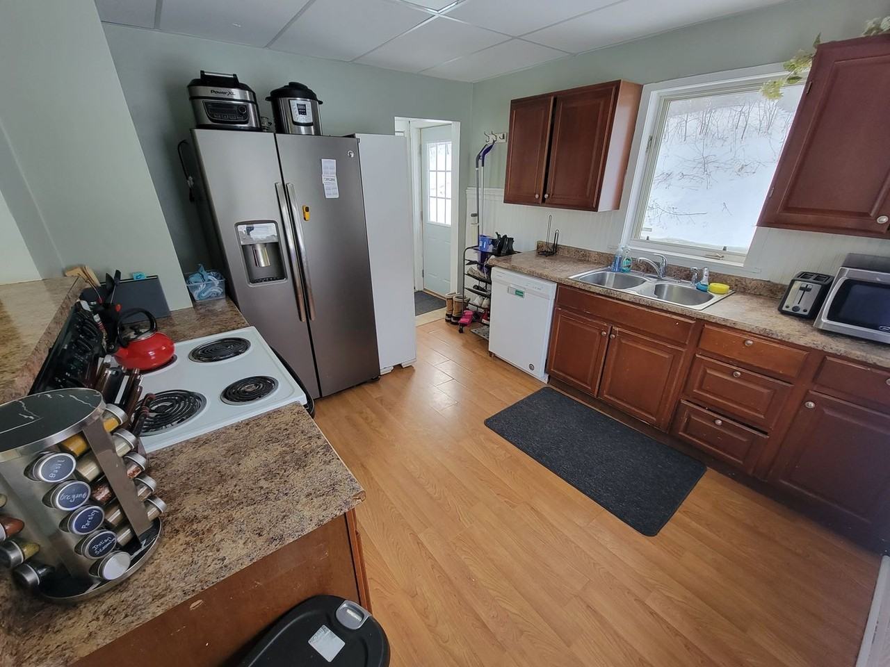 2001 Springvale Rd - Photo 2 of 16