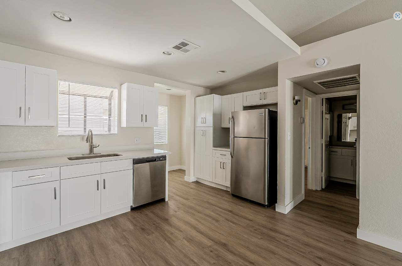 3054 N 24th Ln - Photo 2 of 17