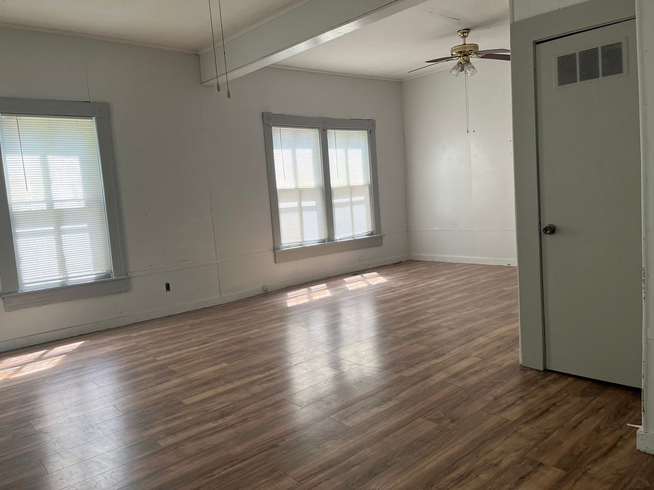 121 W Kansas St - Photo 2 of 17