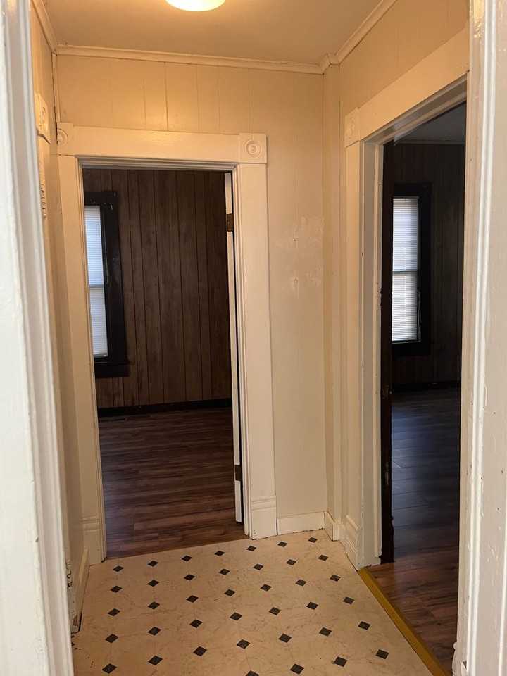 121 W Kansas St - Photo 6 of 17